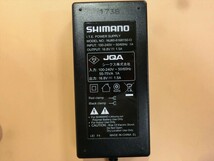 T【レ4-15】【60サイズ】▲シマノ 09 電力丸 10Ah バッテリーチャージャー/電動リール用/ジャンク/※傷・汚れ有_画像2