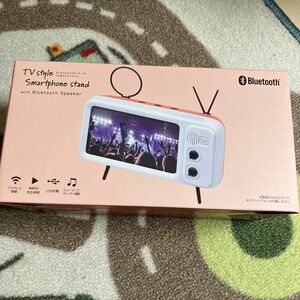 新品　Bluetoothスピーカー付き テレビ型スマホスタンド 