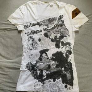 John Galliano ジョンガリアーノ 腕章 Tシャツ 半袖Tシャツ ホワイト 白 の画像1