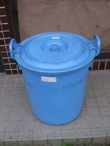 万能桶　蓋付　ブルー　Ｌー７０　外寸５０ｃｍ×５０ｃｍ×５７ｃｍ　７０Ｌ　割れやひびなし　状態良好　使用確認済