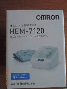 OMRON　上腕式血圧計　HEM-7120