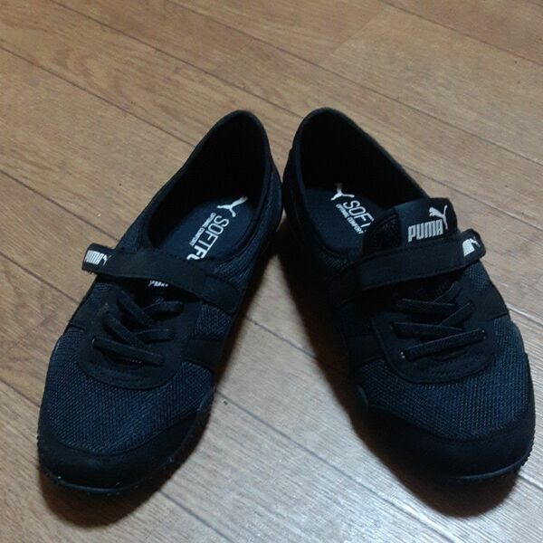 スニーカー PUMA23.5