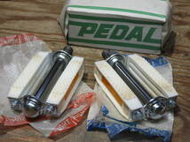 実用自転車 ペダル 未使用 国内製 おしゃれなカラーペダル 送料全国520円　1-25-5_画像1