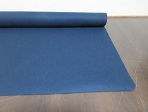 J04926 【 美品 茶道具 紺色 天壇毛氈 日本フエルト工業株式会社 敷物 ウール100％ 栞 紙箱 】 検) 下敷 書道具 野点 茶席 寺院 花見ⅴ_画像8