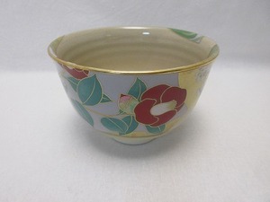 J04073 【 ほぼ未使用 茶道具 金彩花絵 茶碗 陶印 作者不明 箱無 】 検) 煎茶道具 茶懐石 茶湯 茶呑茶事 茶器 茶具 陶芸 お稽古 和物 ⅰ