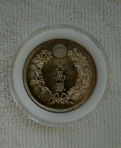 明治8年　貿易銀　1円銀貨　本物保証　未使用に近い　直径約　38.7mm　重さ約27.2g　近代銀貨　 稀少品