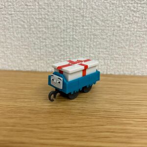 プレゼント貨車　カプセルプラレールトーマス