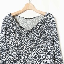 メール便◯ MaxMara WEEKEND マックスマーラ レオパード柄 カットソー 薄手 総柄 トップス S レーヨン ネイビー 紺 綺麗め カジュアル_画像3