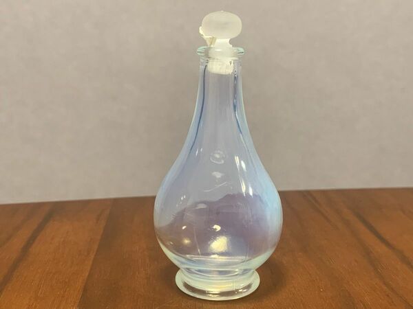 アンティーク　オパールセント　オパールガラス 香水瓶　カネボウ