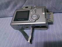 Panasonic パナソニック ルミックス コンパクトデジカメ DMC-LC33LUMIX 通電動作未確認のジャンク 扱いにて出品いたします。_画像3