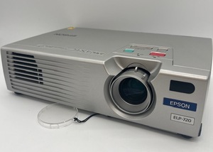 K1657■【通電OK!!】 EPSON LCD PROJECTOR ELP-720 エプソン 液晶 プロジェクター 説明書 リモコン ソフトケース付 映像機器 軽量 本体 ■