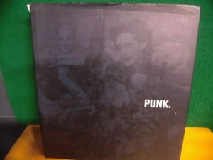 洋書(大型本)　パンク　Punk　ハードカバー　カバーに2センチ程度の破れ