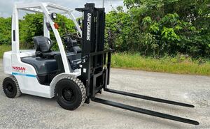 forkliftユニCarrier202001 / 2tonne / 3Mマスト / AT / ガソリン/ EBT-P1FT hours少ない　パワフル　調子良い　Power steering 