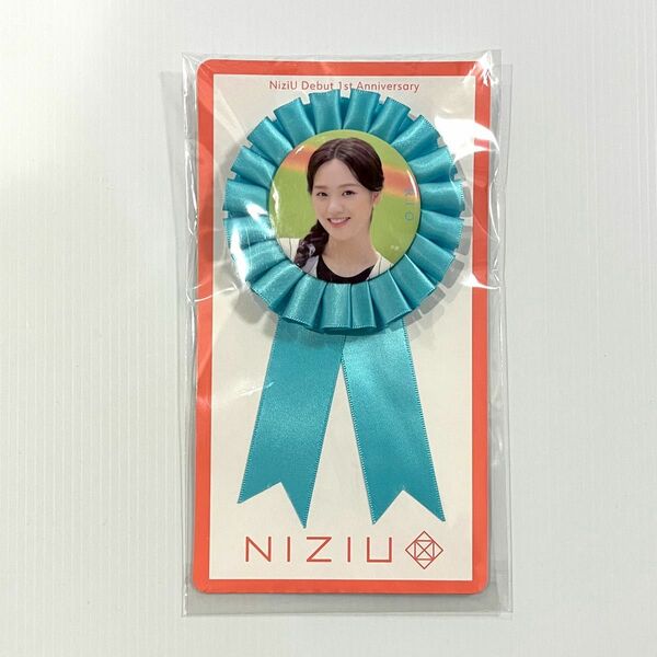 NiziU リオ ロゼット缶バッジ Debut 1st Anniversary Goods