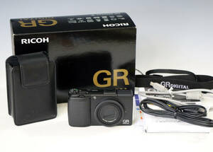 RICOH GR III ( almost unused ) finest quality goods case attaching..