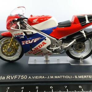 1/24 チャンピオンバイク #55 HONDA RVF750 A.VIEIRA-J.M.MATTIOLI-S.MERTENS (1990) 耐久レース仕様 ホンダ 開封済 送料410円の画像10