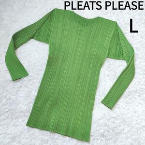 PLEATS PLEASE