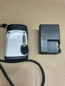 1円～OLYMPUS Tough TG-850コンパクトデジタルカメラ　通電確認済　充電器付き