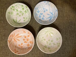 市田ひろみ　彩さらり小鉢　4個　セット　まとめ　葉っぱ柄　小皿　深皿　ミニ皿