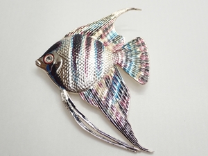 L309　ヴィンテージ ブローチ 熱帯魚 魚デザイン 大きめサイズ メタル Vintage brooch