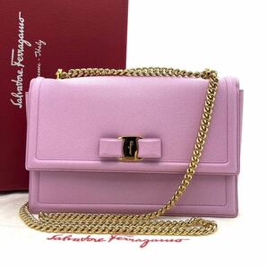 極美品● Salvatore Ferragamo サルヴァトーレ フェラガモ ショルダーバッグ ポシェット ヴァラリボン ジニー チェーン ピンク レザー の画像2