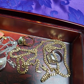 遺品整理品などを含むアクセサリーまとめ売り 手巻き時計 ネックレス 指輪 リング ブローチ 整理品 母 祖母 コインネックレス の画像7