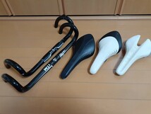 【送料無料】フィジーク　fizik　サドル3個　ドロップハンドル　2本　まとめて　ロードバイク用_画像1