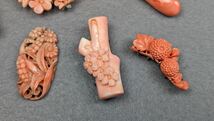 S5148 古美術 珊瑚 サンゴ さんご 帯留め ブローチ 花彫り アクセサリー 12点まとめ 総重量約99.48g_画像6