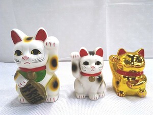 g_t W897 antique ceramics product maneki-neko interior savings box large small 3 body set just a little with defect!