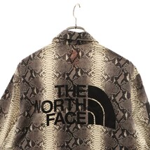 シュプリーム 18SS×ザノースフェイス Snakeskin Taped Seam Coaches Jacket スネークスキン ナイロンコーチジャケット グレー NP11803I_画像3