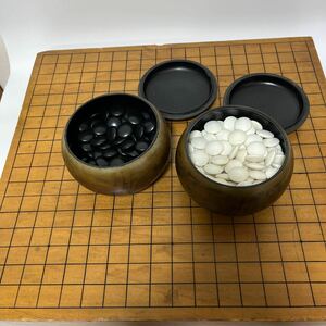 囲碁 碁石セット ボードゲーム ジャンク品　碁石の数　　黒155個　白171個　除菌済み