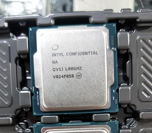 未使用品　CPU Core i7-11700 ES CONFIDENTIAL QV1J 1.80GHz LGA1200 