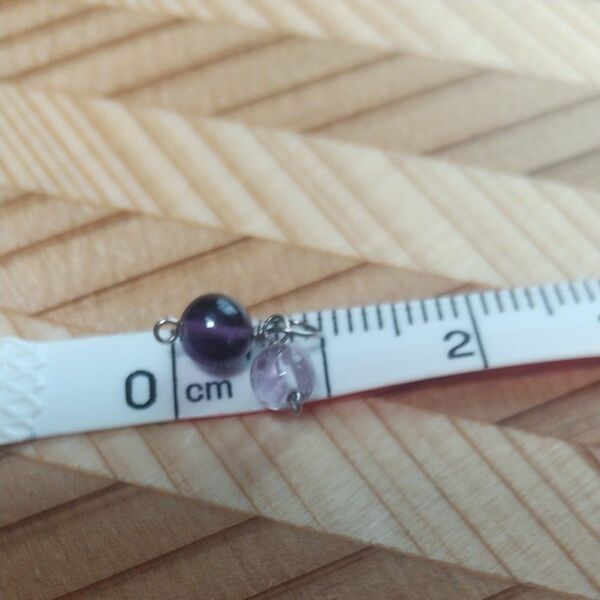 価格の相談不可 アメジストの丸玉チャーム 針金の素材不明 天然石 パワーストーン 紫水晶