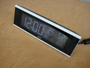65403K 未使用品 セイコー 電波時計 クロック DL307W 目覚まし 置時計 ホワイト デジタル 文字表示70色 カレンダー機能 温湿度表示 SEIKO