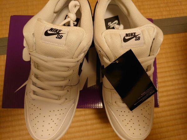 Nike SB Dunk Low Pro "White/Black-White-Gum Light Brown"