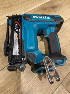 018★おすすめ商品★マキタ makita 充電式タッカ ST421D ※本体のみ