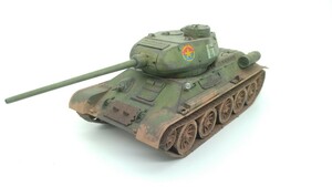 1/35　戦車　完成品　レベル　T34/85　ベトナム軍仕様