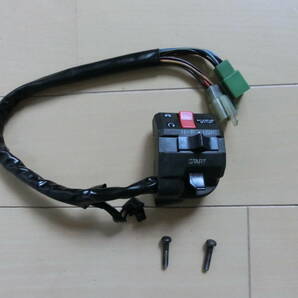 GPZ900R 右スイッチ背面欠品 ヘッドライトON/OFFスイッチ付きの画像1