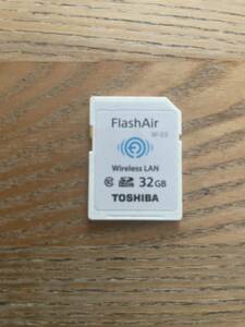 東芝　TOSHIBA フラッシュエアー　無線LAN搭載　FlashAir W-03 32GB