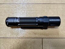 [OLIGHT(オーライト)] M2R Pro Warrior 懐中電灯 1800ルーメン フラッシュライト 充電式 ハンディライトIPX8 防水 セルフディフェンス_画像3