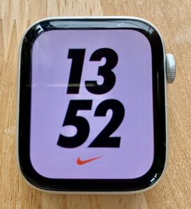 Apple Watch Nike Series 5 GPS модель 44mm серебряный aluminium кейс белый спорт частота S/M&M/L MX3V2J/A