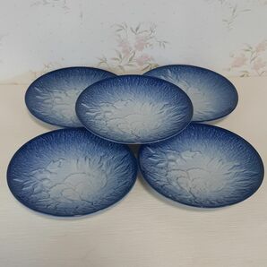 有田焼　萬泉窯　小皿　5枚セット　藍色に牡丹が浮き彫り