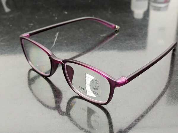遠近両用　老眼鏡　バイオレット　紫　度数1.5 ブルーライトカット　おしゃれ　TR90　フレームがしなる　色がおしゃれ　