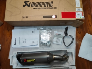 30%OFF★AKRAPOVIC e26 チタン スリップオンマフラー マフラー Z900 2017 2019 KAWASAKI カワサキ S-K9SO8-HZT/1 S-K9S08-HZT/1