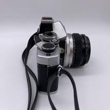 【K-53】OLYMPUS オリンパス OM-1 フィルムカメラ F.ZUIKO AUTO-S 1:1.8 f=50mm 望遠レンズ Kenko SKYLIGHT 55mm ストロボ　現状品_画像4