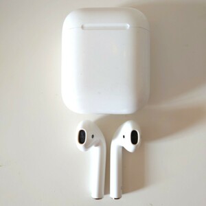 Apple アップル AirPods エアポッズ モデル A1602 第1世代 正規店購入品　イヤホン ワイヤレスイヤホン