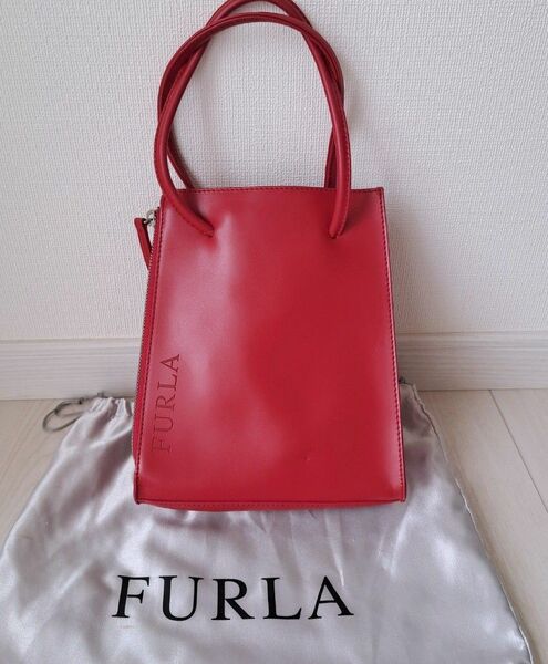 FURLA　ハンドバッグ　革　レザー　赤　レッド　レディースバック　スクエア