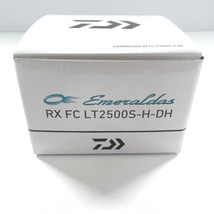 Dz383371 ダイワ リール 23 エメラルダス EMERALDAS RX FC LT2500S-H-DH Daiwa 未使用品_画像2