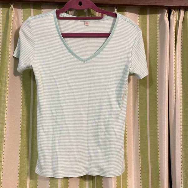 V襟ボーダーTシャツ ユニクロ