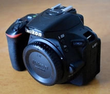 【ジャンク】Nikon ニコン D5600 ダブルズームキット_画像2